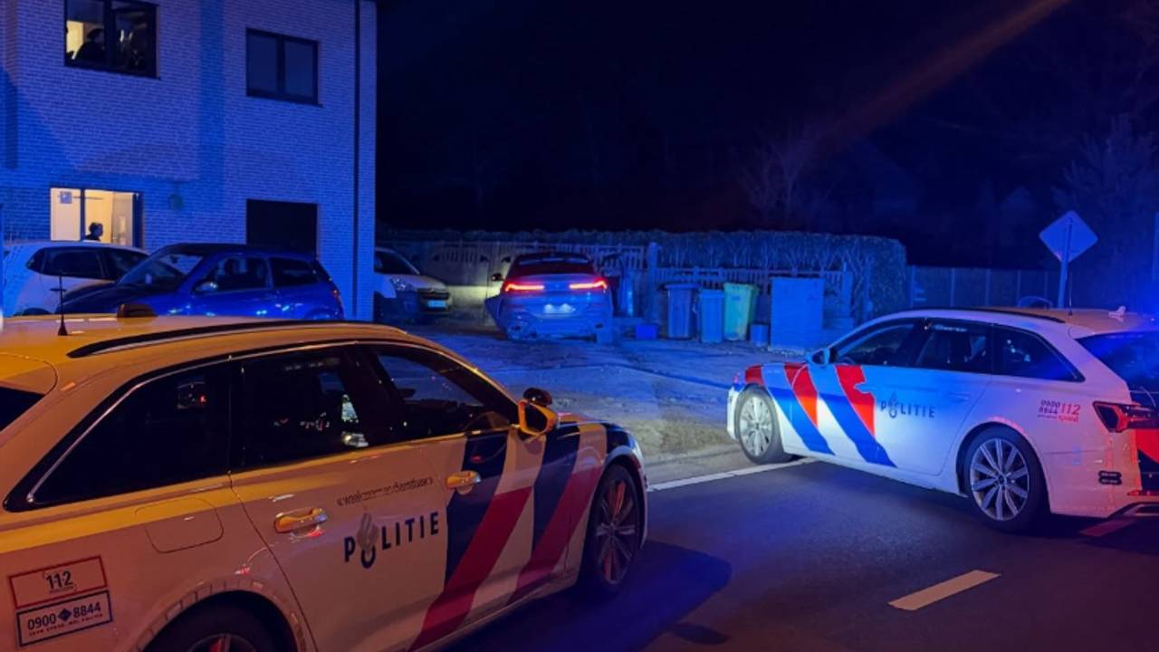 Achtervolging gestolen BMW eindigt in België (foto: Instagram Politie Oost-Brabant).