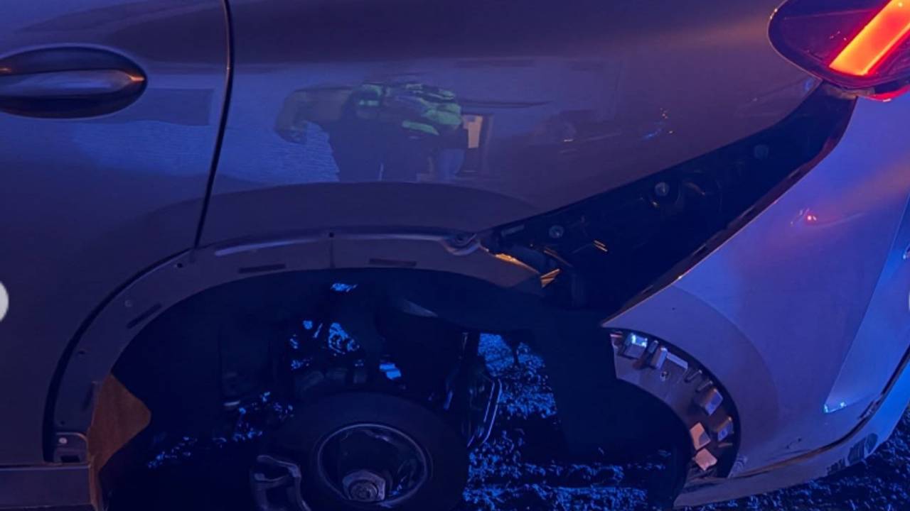 Achtervolging gestolen BMW eindigt in België (foto: Instagram Politie Oost-Brabant).