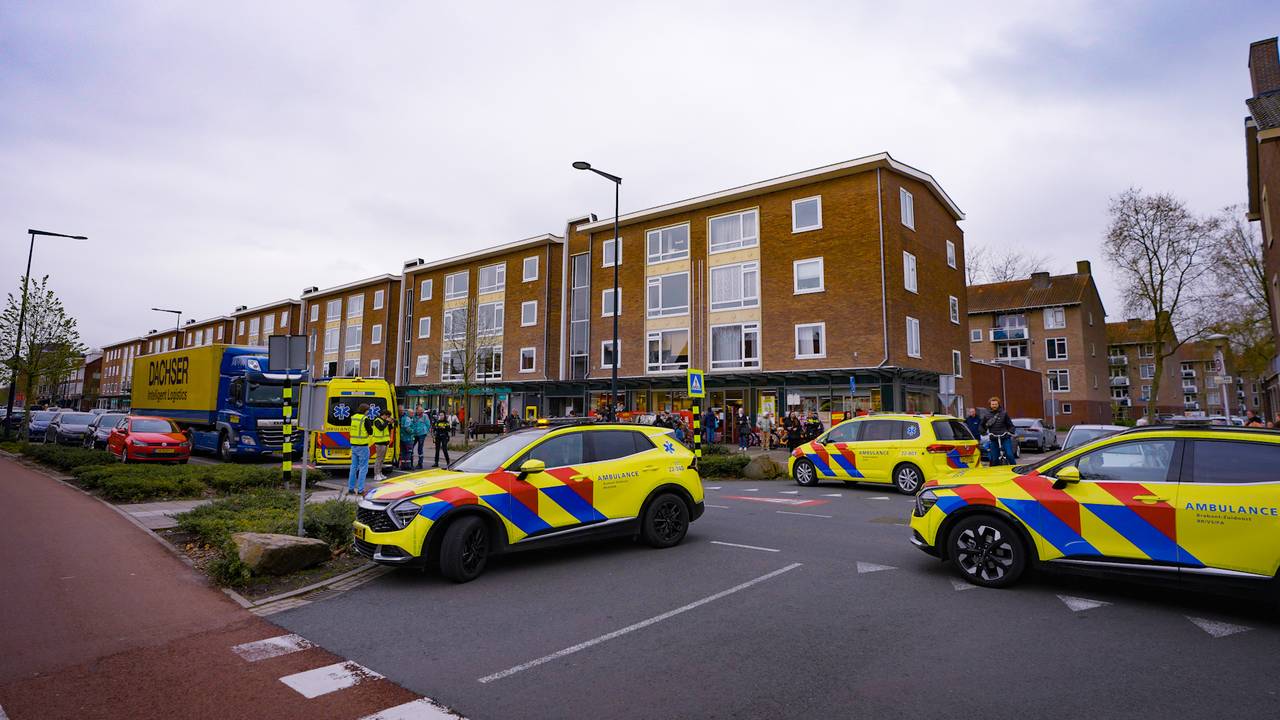 Ernstige botsing in Eindhoven: vrouw op brommer zwaargewond naar ziekenhuis