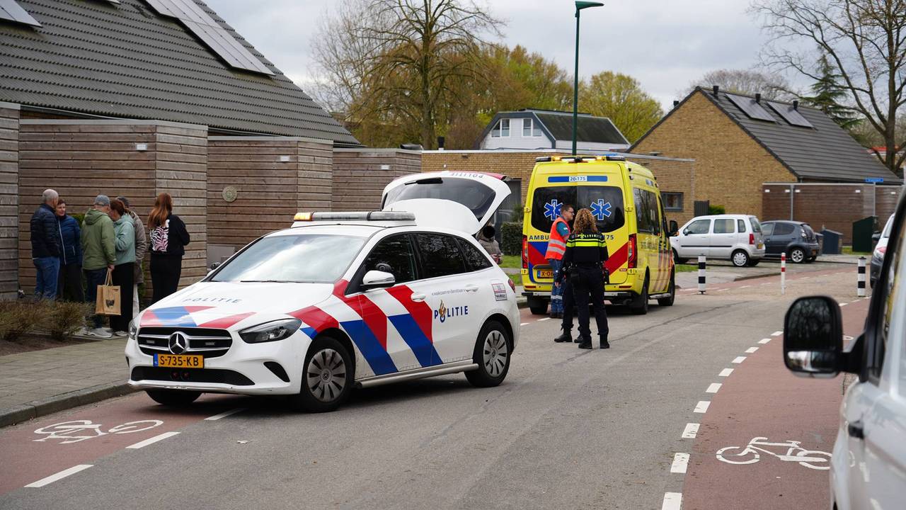 Meisje gewond bij botsing in Dongen (foto: Jeroen Stuve/Persbureau Heitink).