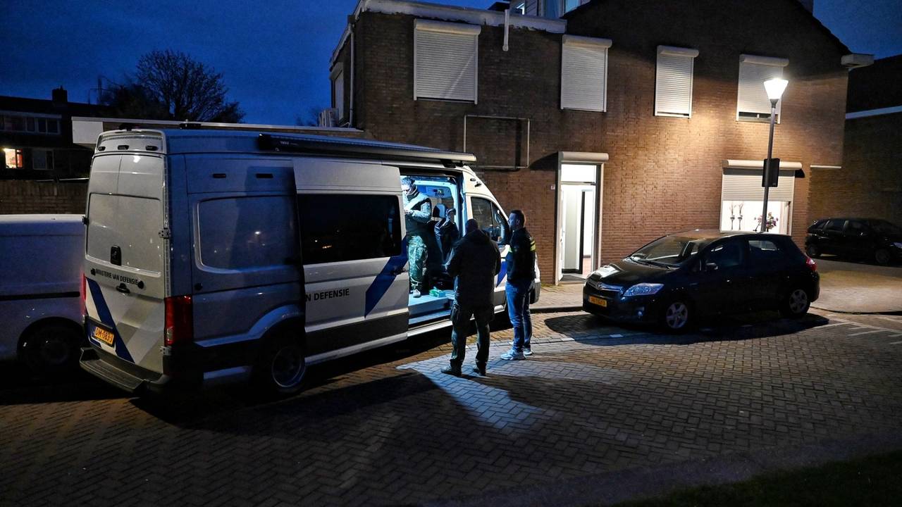 Zelfgemaakte explosieven gevonden in huis Tilburg (foto: Persbureau Heitink).