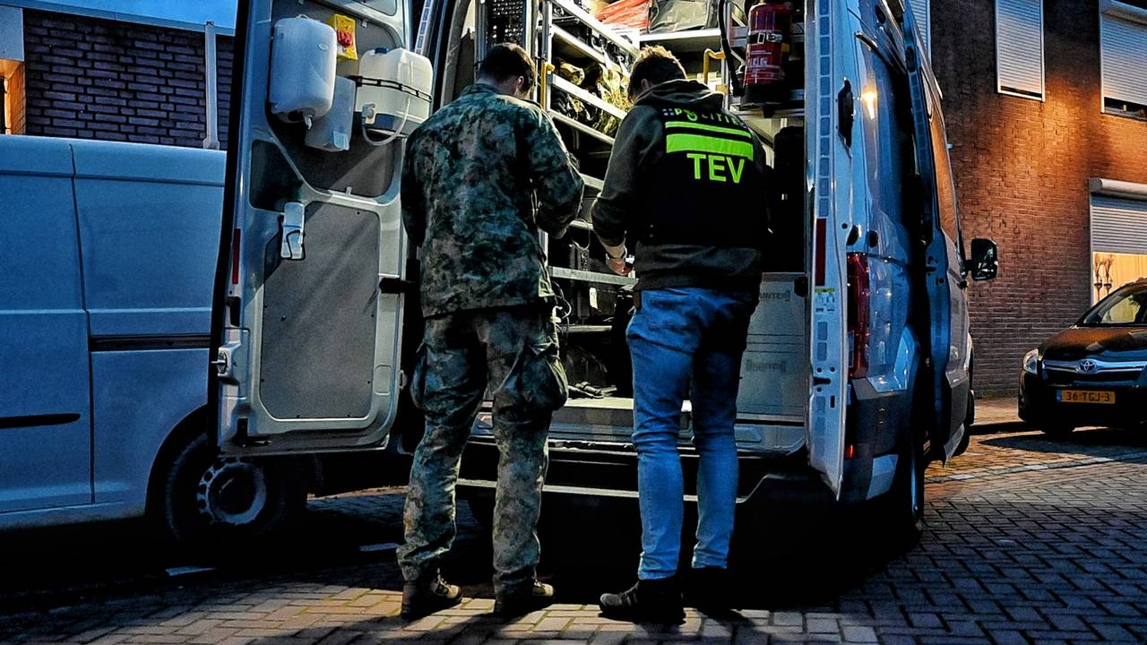 Zelfgemaakte explosieven gevonden in huis Tilburg (foto: Persbureau Heitink).