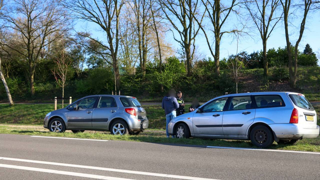 Gewonde bij twee botsingen op dezelfde weg in Uden (foto: Persbureau Heitink).