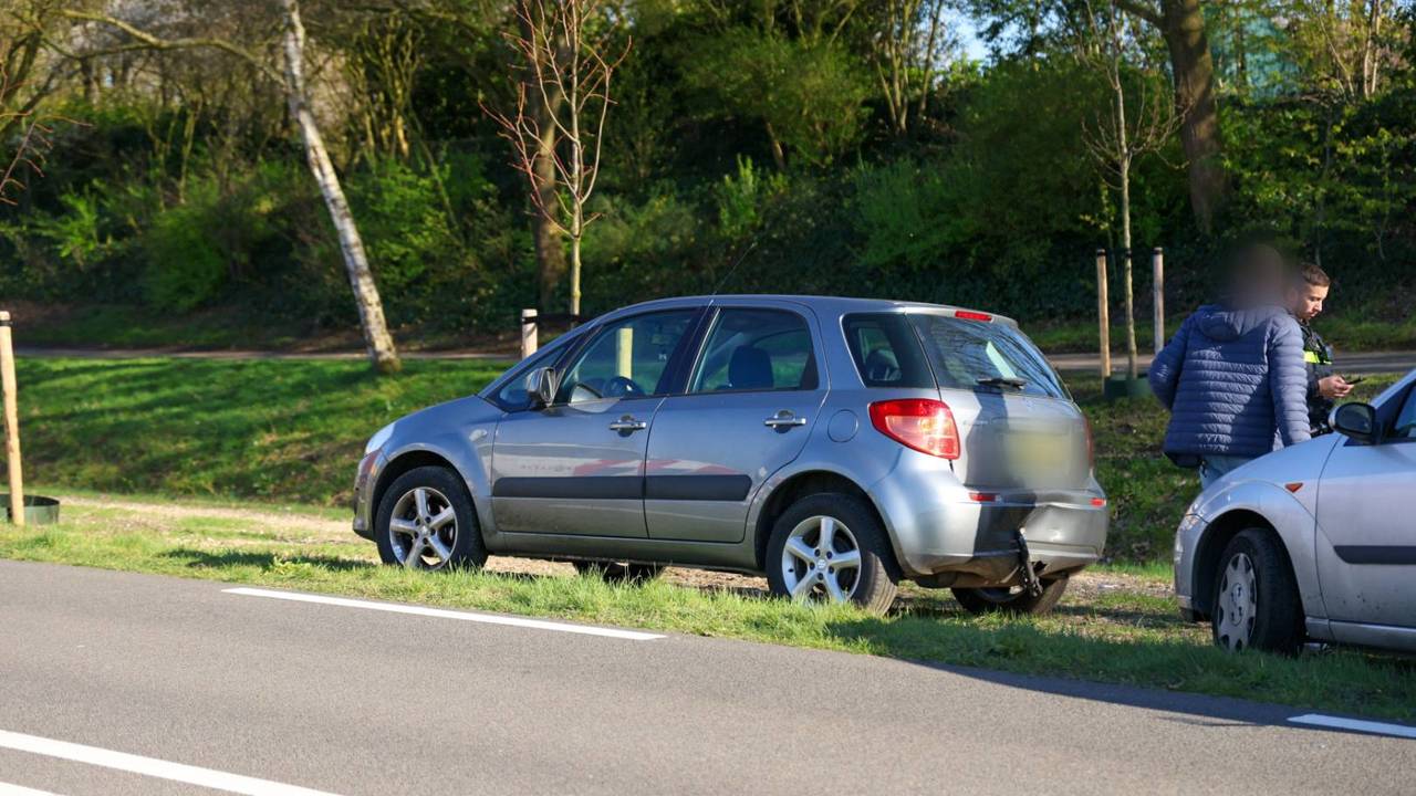 Gewonde bij twee botsingen op dezelfde weg in Uden (foto: Persbureau Heitink).