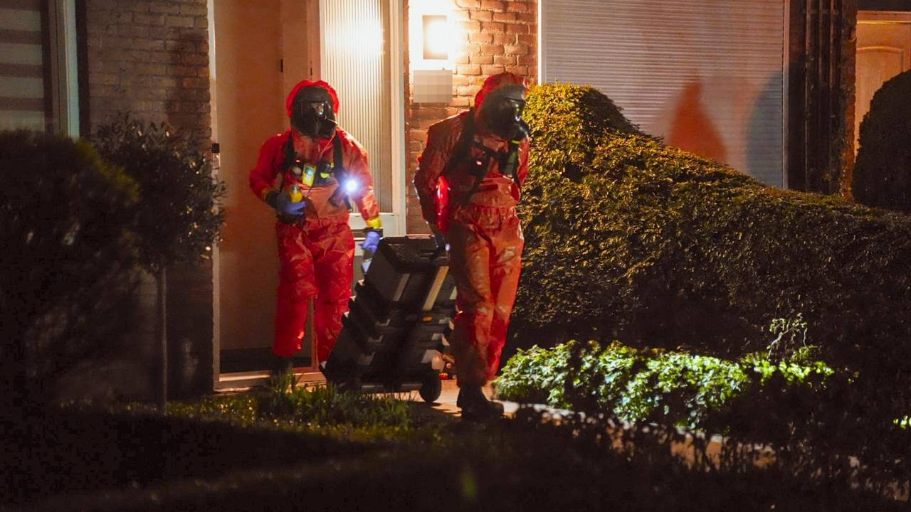 Verdacht pakket bij woning in Dussen blijkt poederbrief, Defensie stelt veilig (foto: Erik Haverhals / Persbureau Heitink).