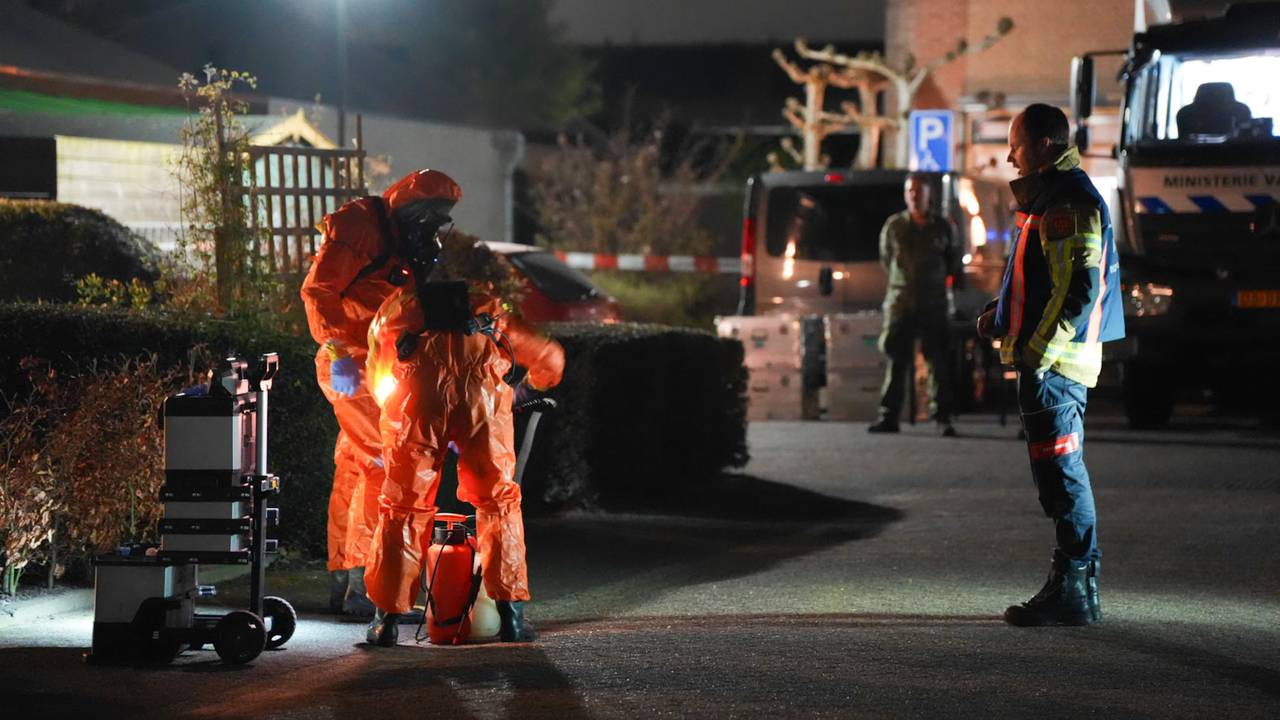 Verdacht pakket bij woning in Dussen blijkt poederbrief, Defensie stelt veilig (foto: Erik Haverhals / Persbureau Heitink).