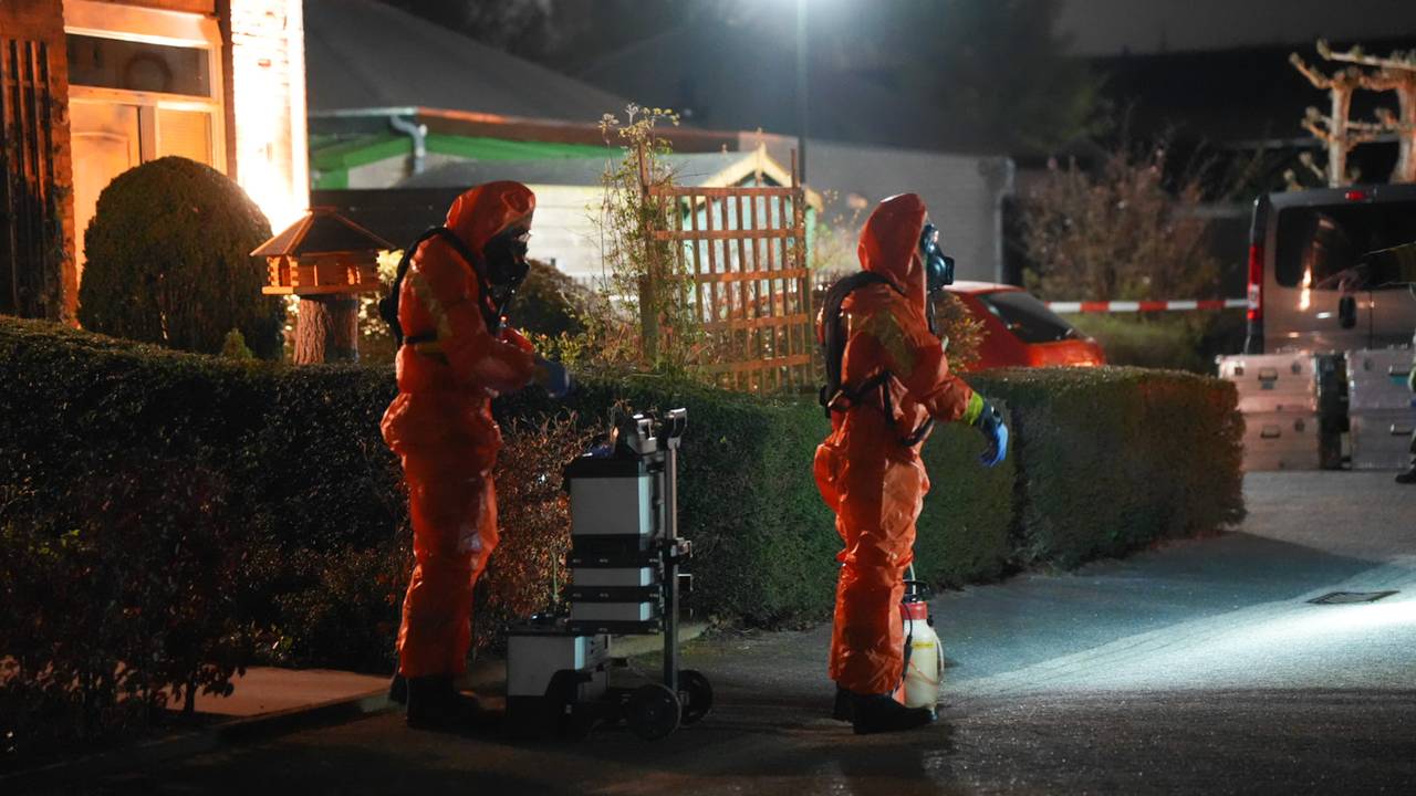 Verdacht pakket bij woning in Dussen blijkt poederbrief, Defensie stelt veilig (foto: Erik Haverhals / Persbureau Heitink).