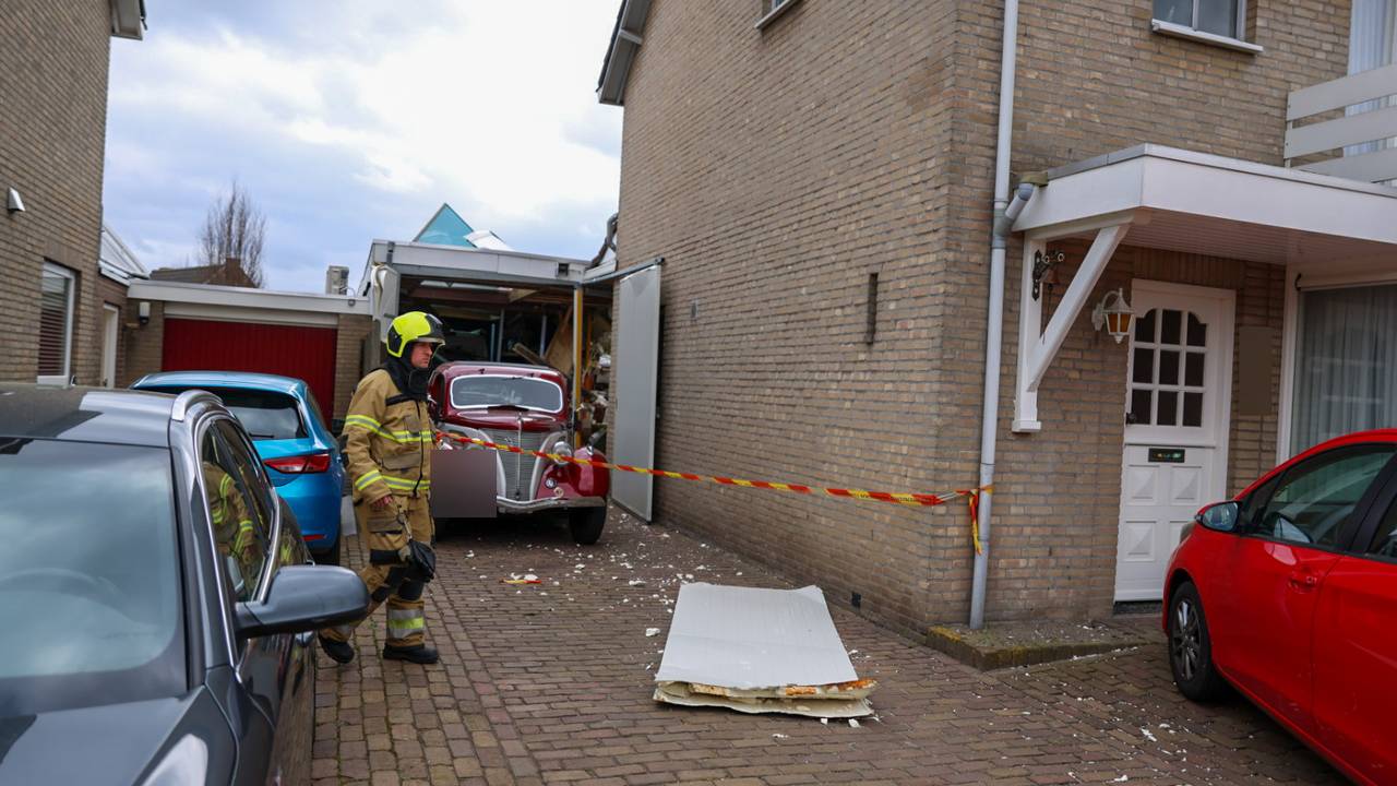 Klusser loopt brandwonden op bij explosie in garage Erp