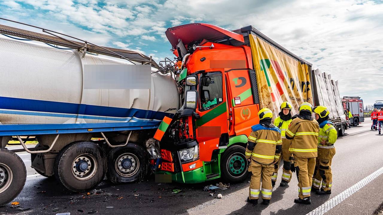 WEB_112_BOTSING_VRACHTWAGENS