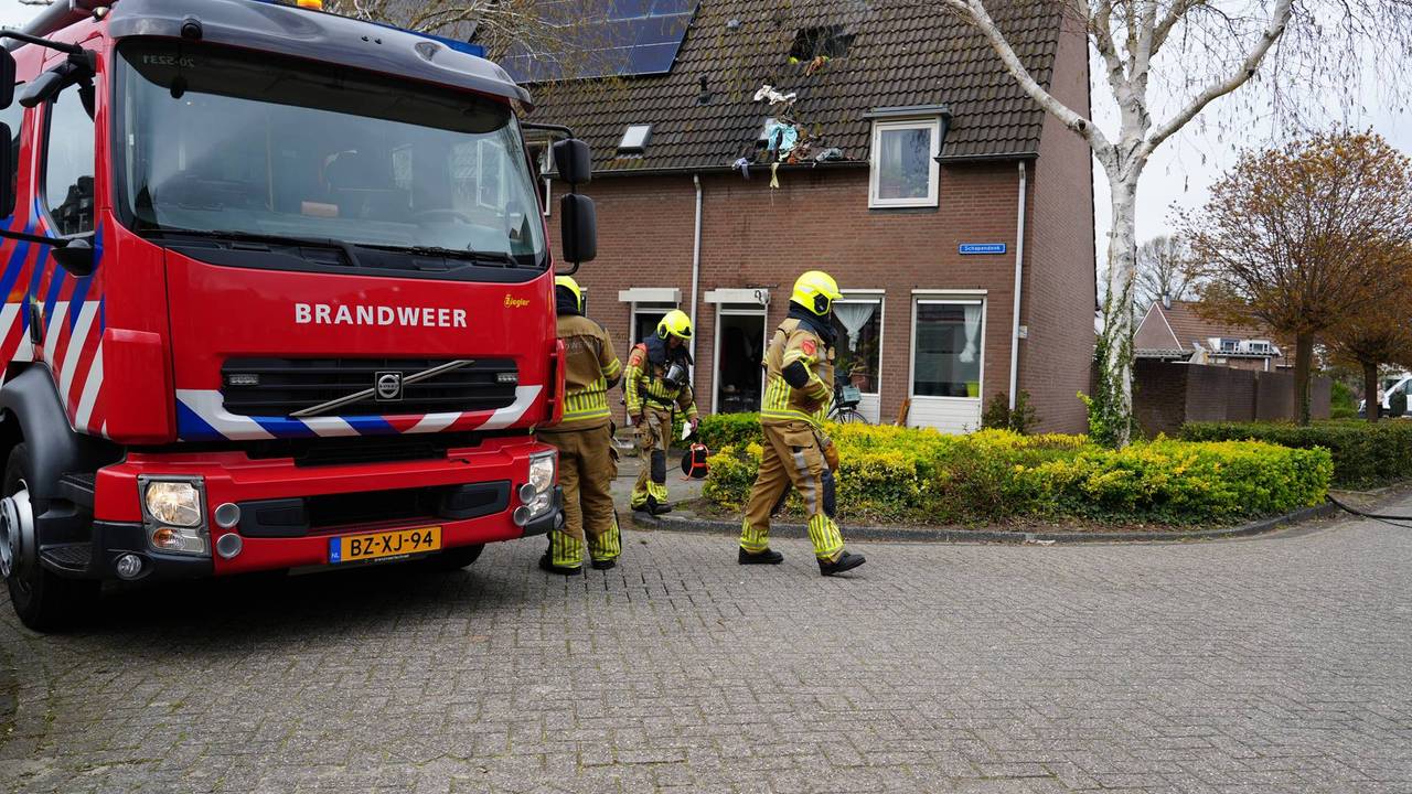 Meerdere gewonden door brand in huis: drie kinderen betrokken (foto: Jeroen Stuve / Persbureau Heitink).