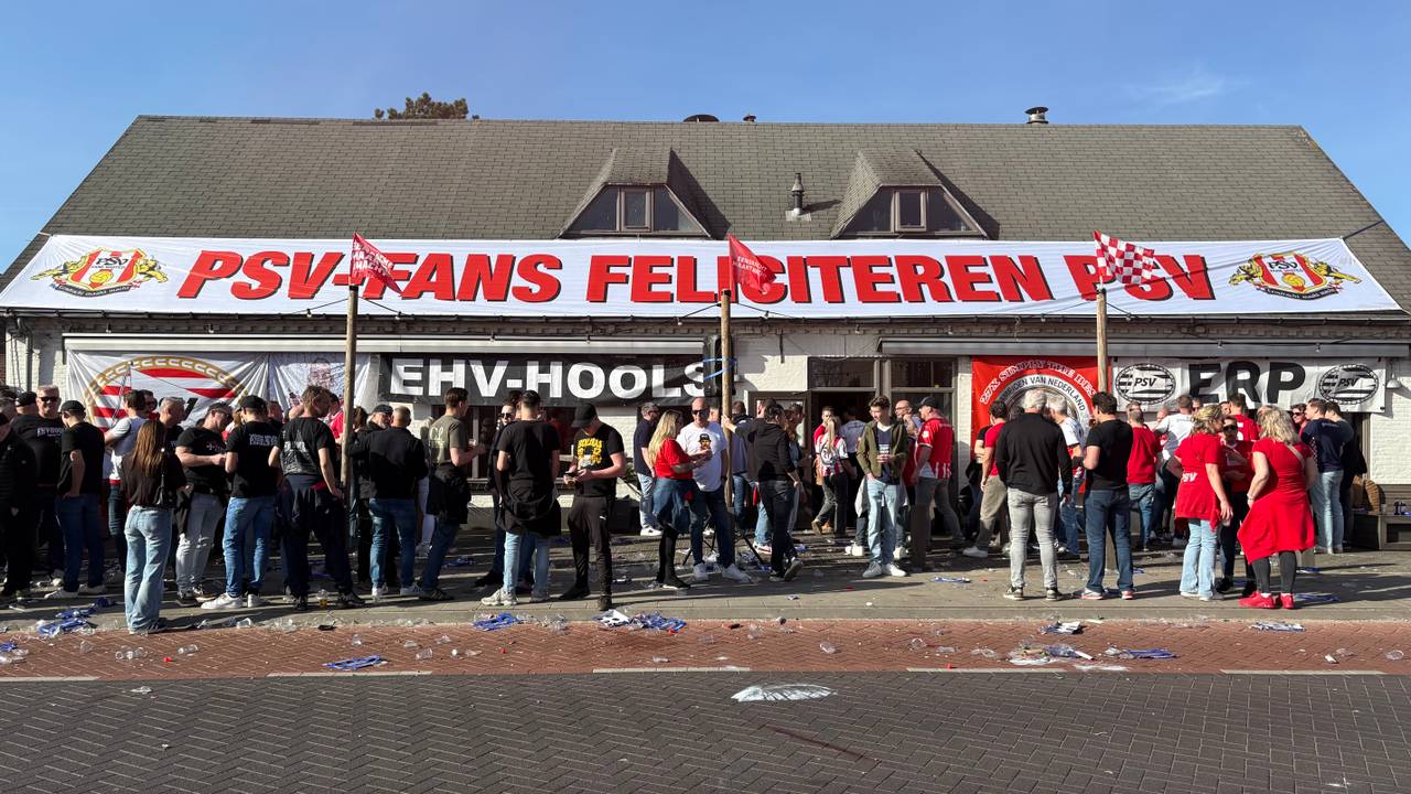 Supporters bij het kampioensfeest in Erp