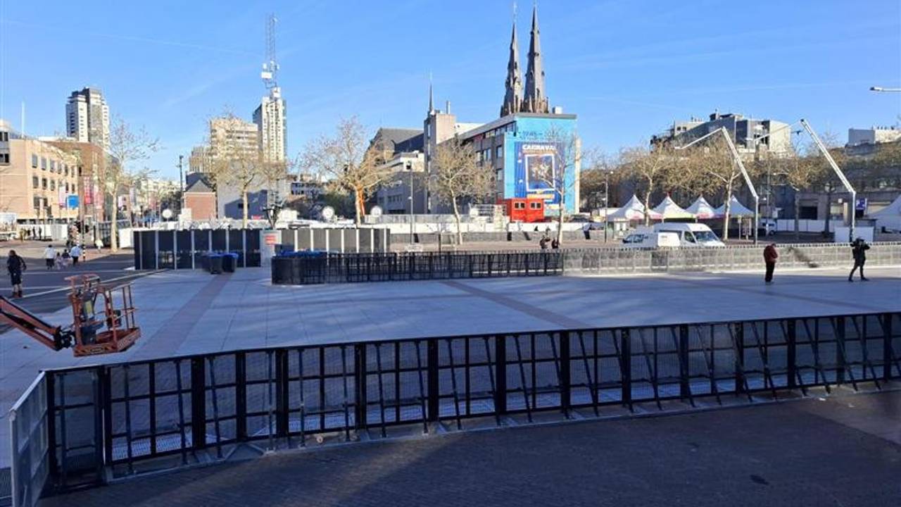 Nu nog een leeg Stadhuisplein (foto: Leon Voskamp).