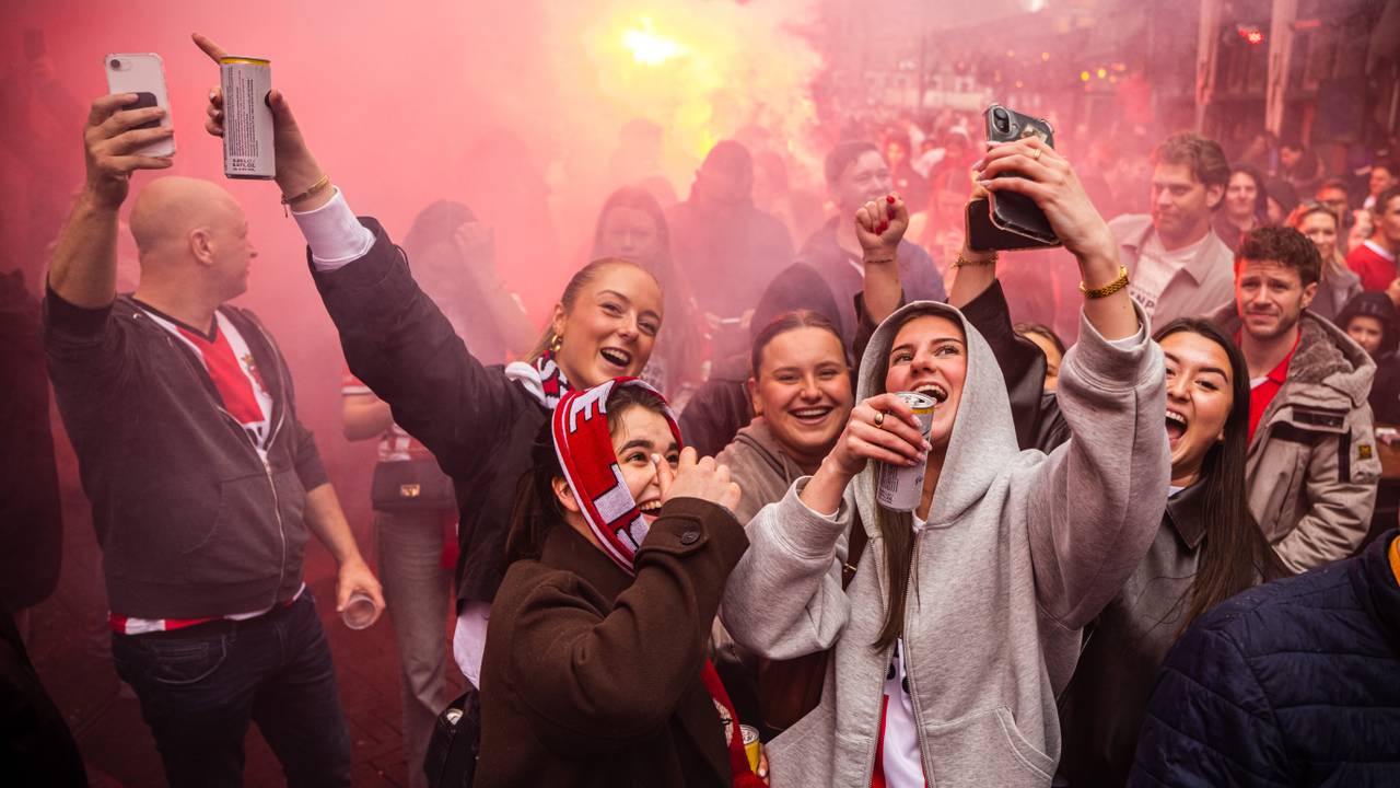 Fans door het dolle heen (foto: ANP)