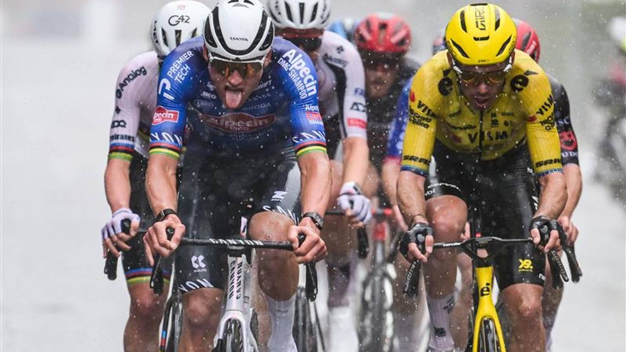 Mathieu van der Poel tweede in de Ronde van Vlaanderen  (foto: ANP).