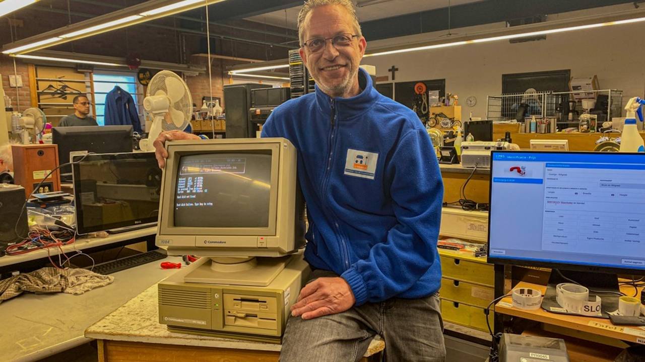 De ontdekte Commodore-pc bij kringloopwinkel La Poubelle (foto: Karin Braam/La Poubelle).