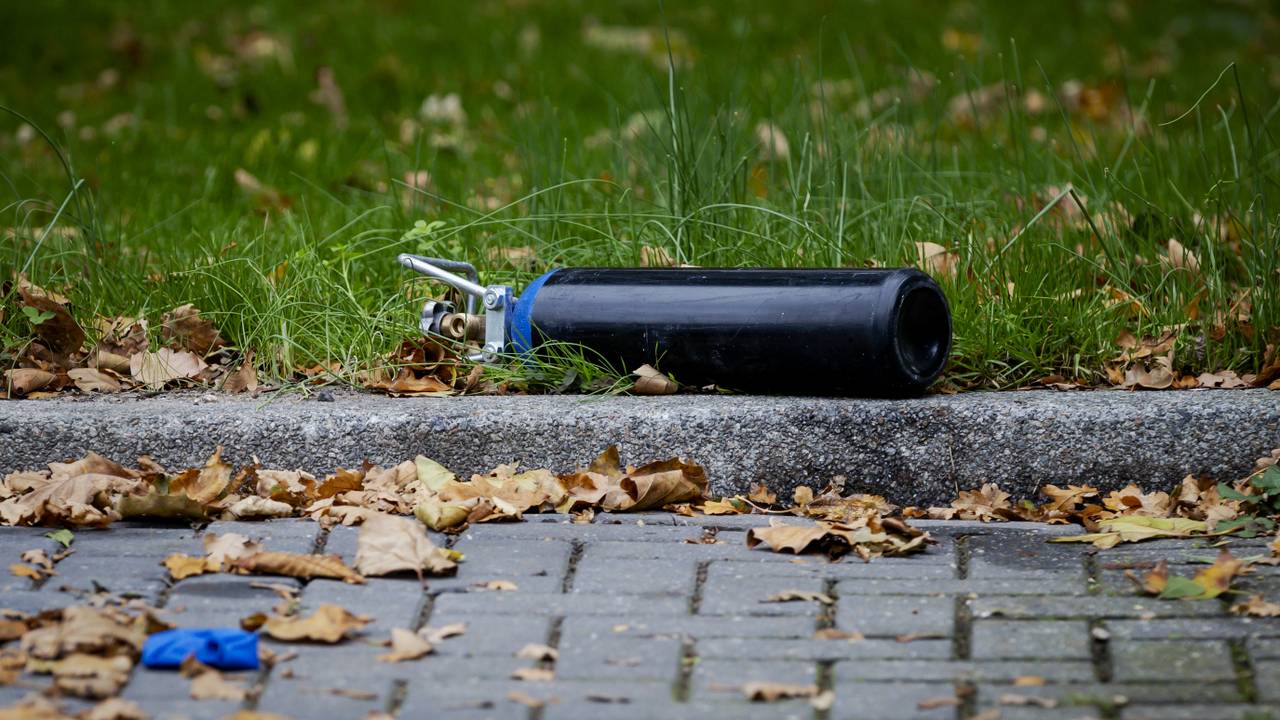 Lachgas in de berm (archieffoto: ANP).