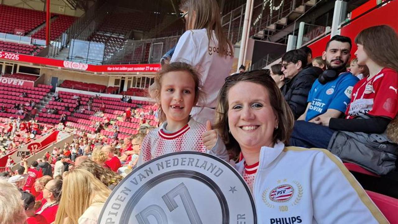 Veel gezinnen in het stadion.