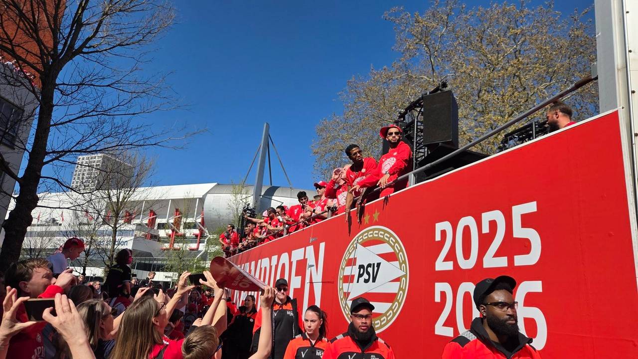 De platte kar trekt door Eindhoven. Foto: Noel van Hooft