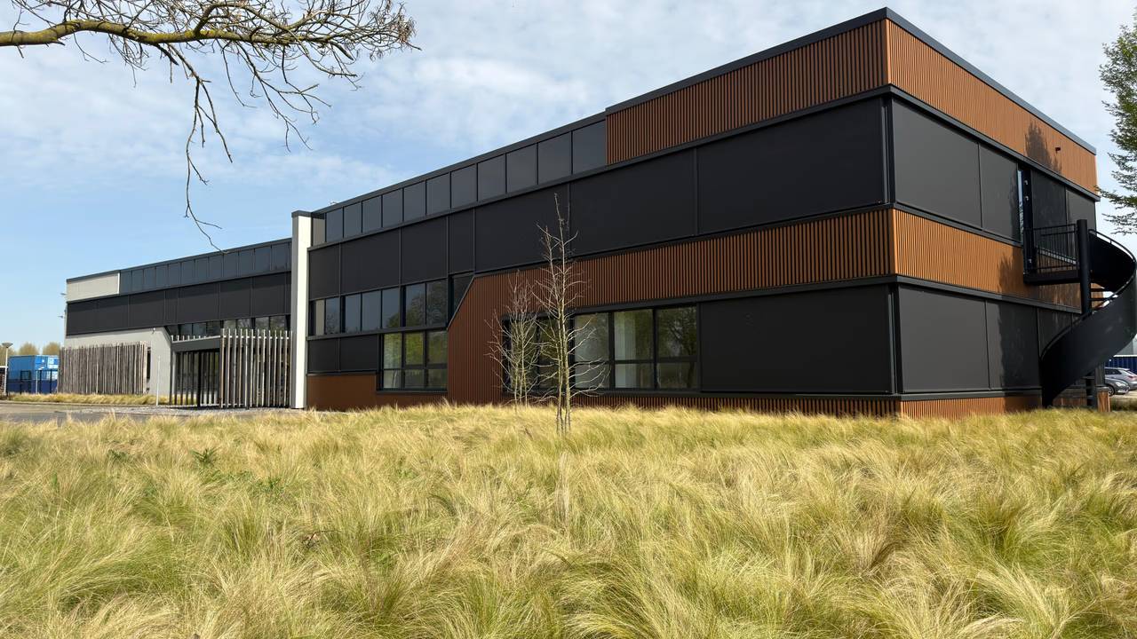 Het voormalige politiekantoor in Den Bosch (foto: DTV Nieuws).