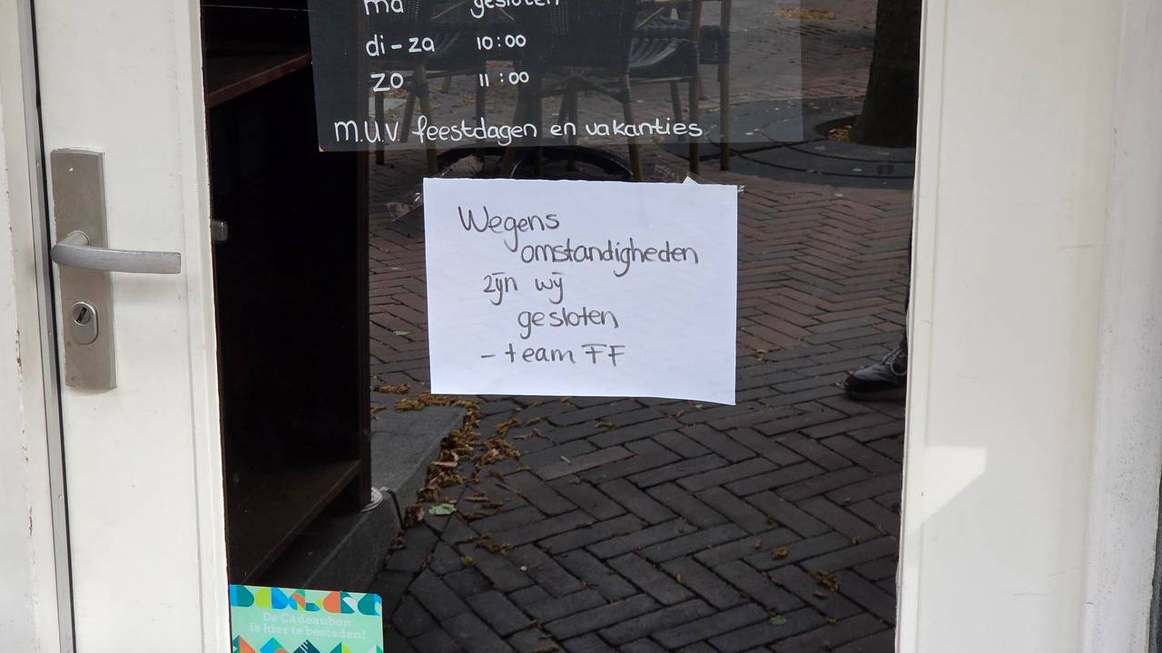 Dit briefje hangt op de deur van een horecazaak in Best (Foto: Omroep Brabant).