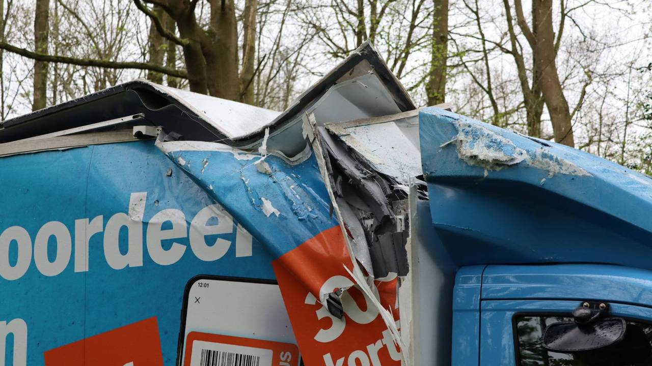 Het gaat vaak mis bij het beruchte viaduct in Waspik. (Foto: Erik Haverhals / Persbureau Heitink.)