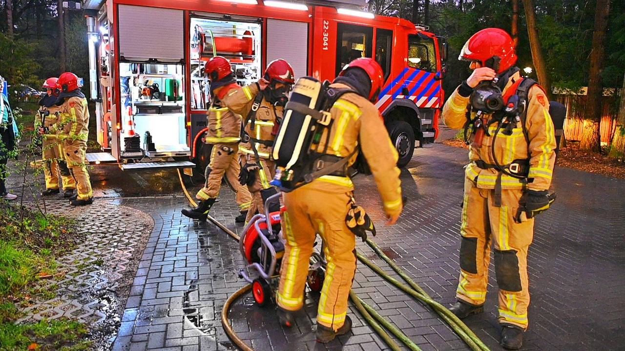 De brand ontstond rond de crematieoven van het crematorium. (Foto: Rico Vogels / Persbureau Heitink.)