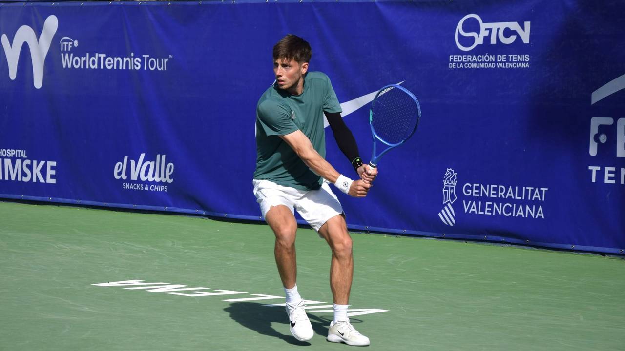 Sander Jong wil als tennisser de top 100 halen.