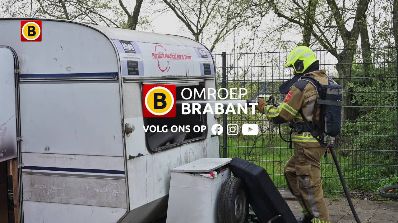 Geparkeerde caravan in brand in Breda