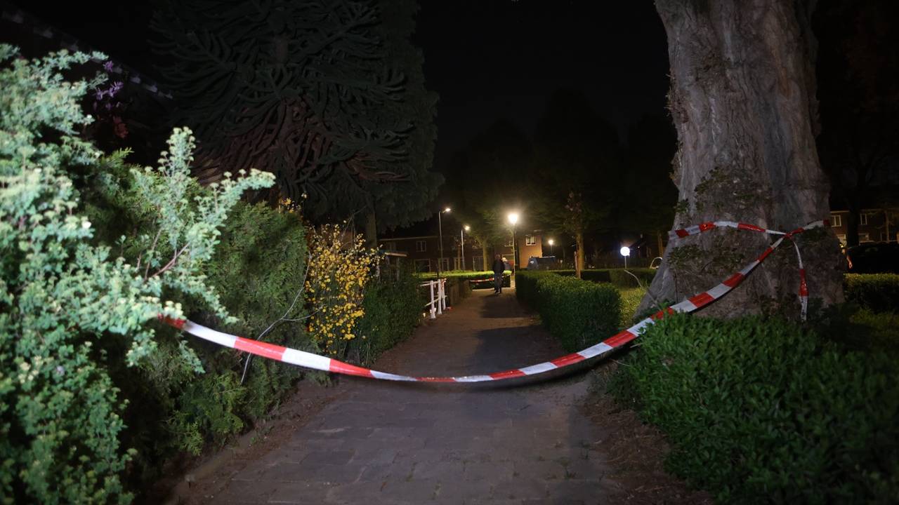 Woningoverval in Palmboomstraat Den Bosch, bewoner gewond (foto: Bart Meesters / Persbureau Heitink)