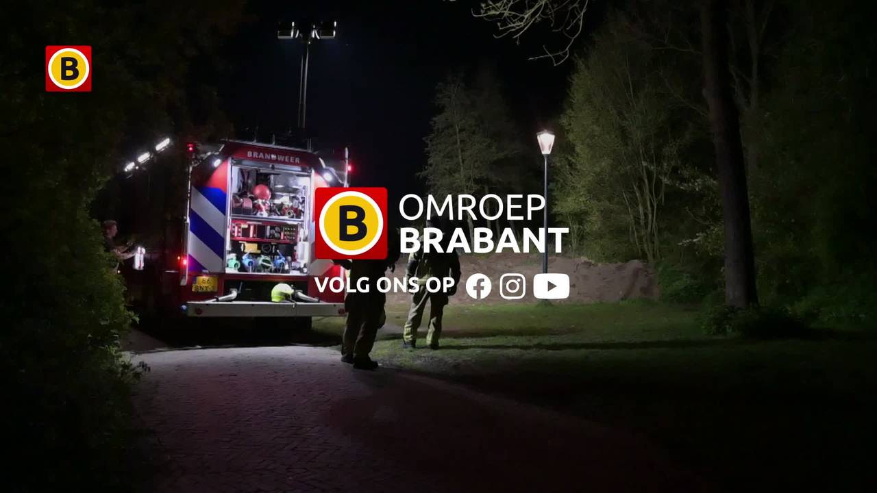 Afvalbrand aan de Somerweide (foto: Perry Roovers / Persbureau Heitink).