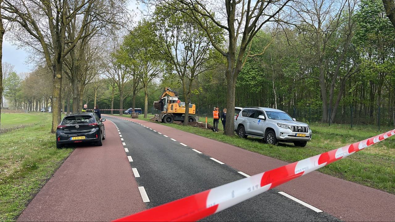 Er wordt gegraven in het mysterieuze onderzoek in Eindhoven (foto: Lobke Kapteijns).