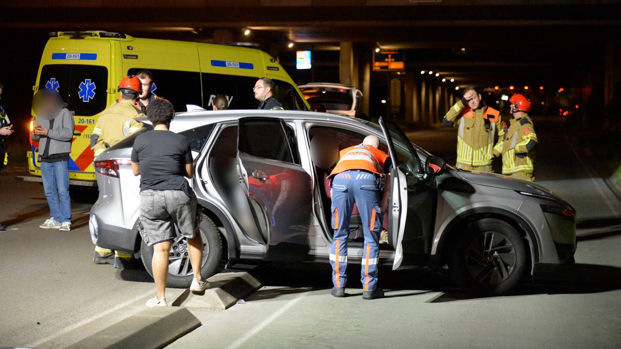 Twee automobilisten botsen op elkaar in Breda