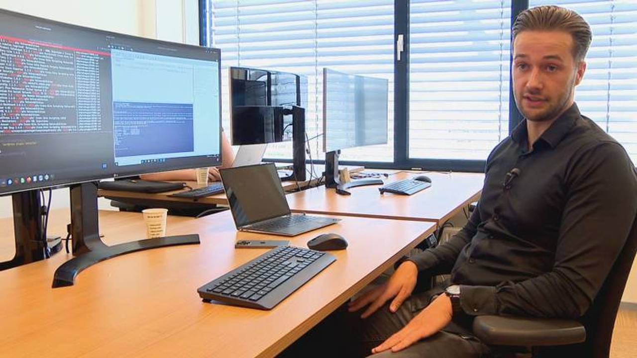 Ethisch hacker Mathijs Verschuuren zoekt de gaten in de beveiliging (foto: Omroep Brabant). 