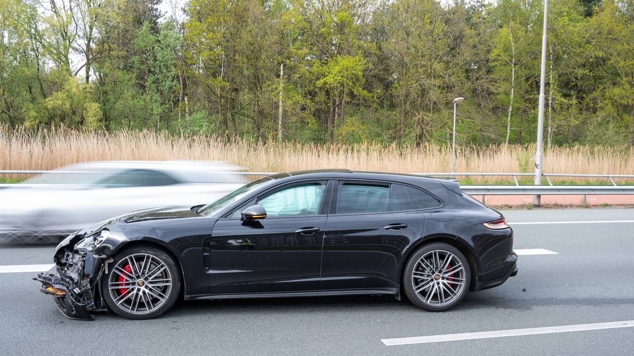 Een rijbaan was korte tijd afgesloten (foto: Tom van der Put / Persbureau Heitink).