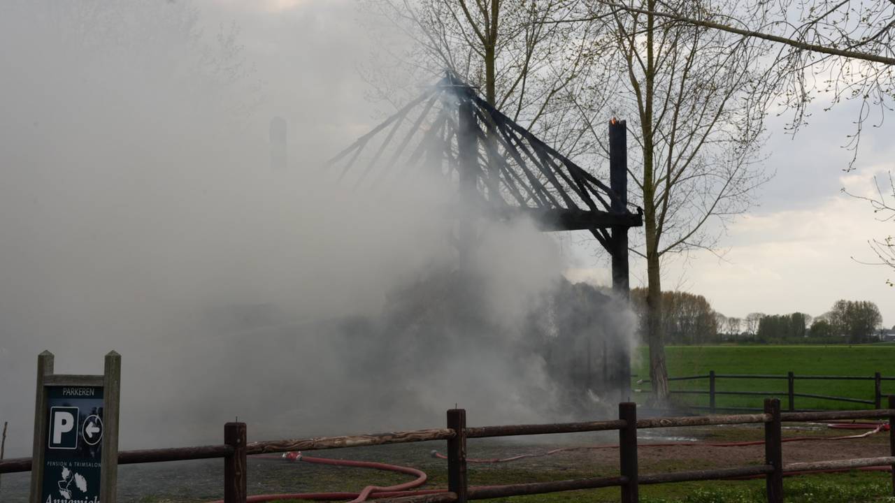 De Veiligheidsregio adviseert mensen om ramen en deuren gesloten te houden (foto: Erik Haverhals / Persbureau Heitink).