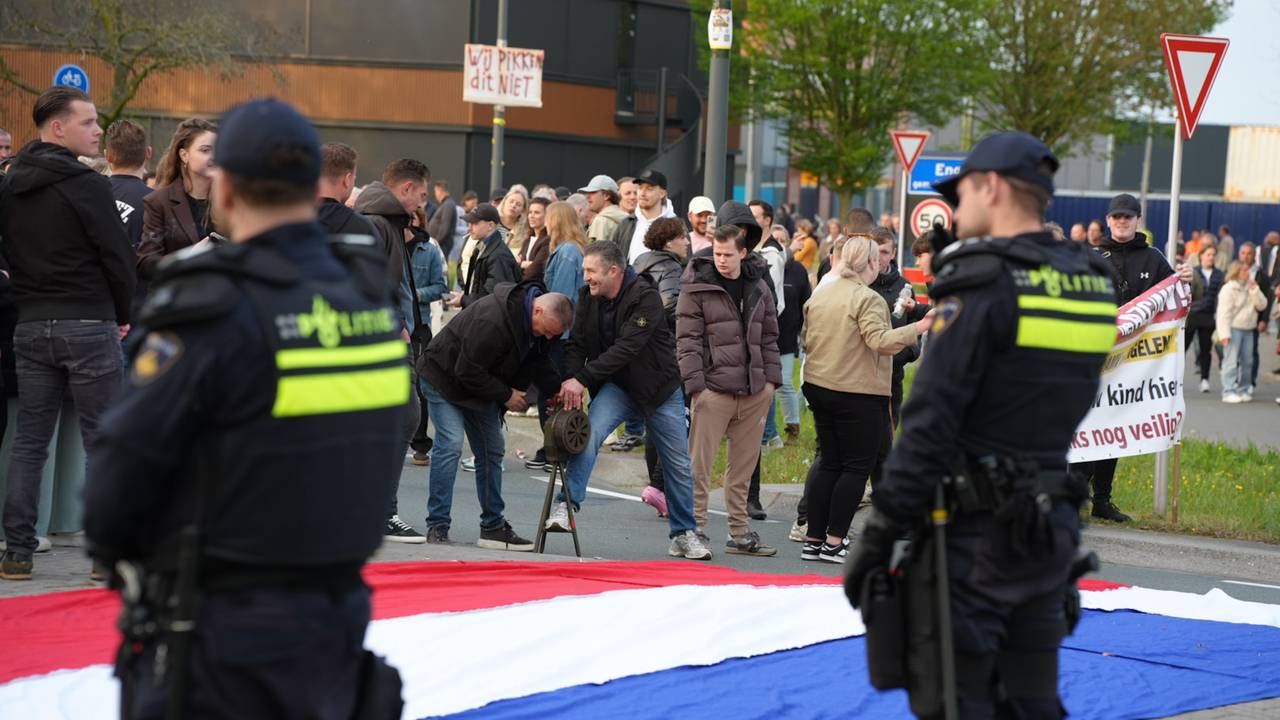Weer demonstratie tegen AZC in Engelen (foto: Erik Haverhals/Persbureau Heitink).