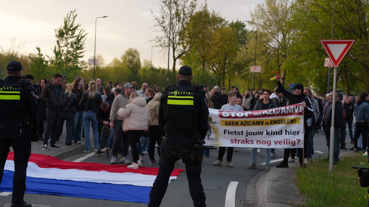 Weer demonstratie tegen AZC in Engelen (foto: Erik Haverhals/Persbureau Heitink).