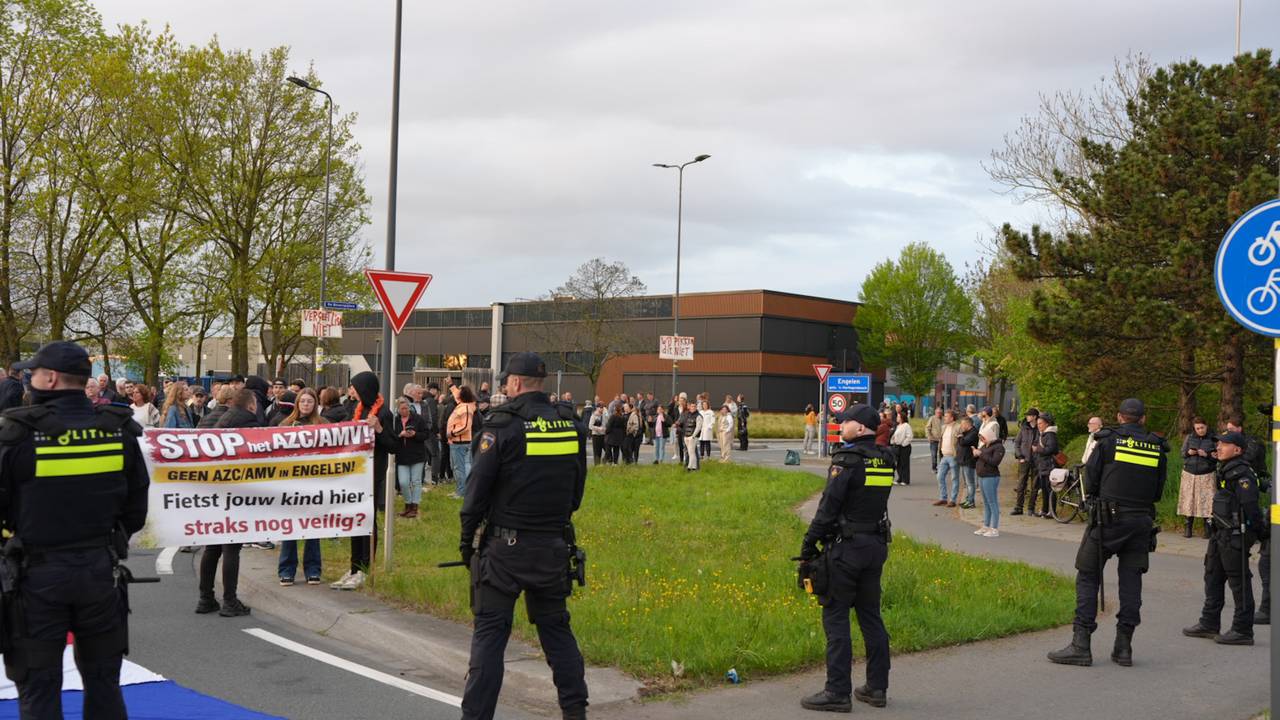 Weer demonstratie tegen AZC in Engelen (foto: Erik Haverhals/Persbureau Heitink).