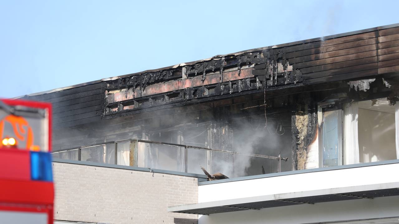 De schade aan de buitenkant van het pand is flink (foto: Christian Traets).