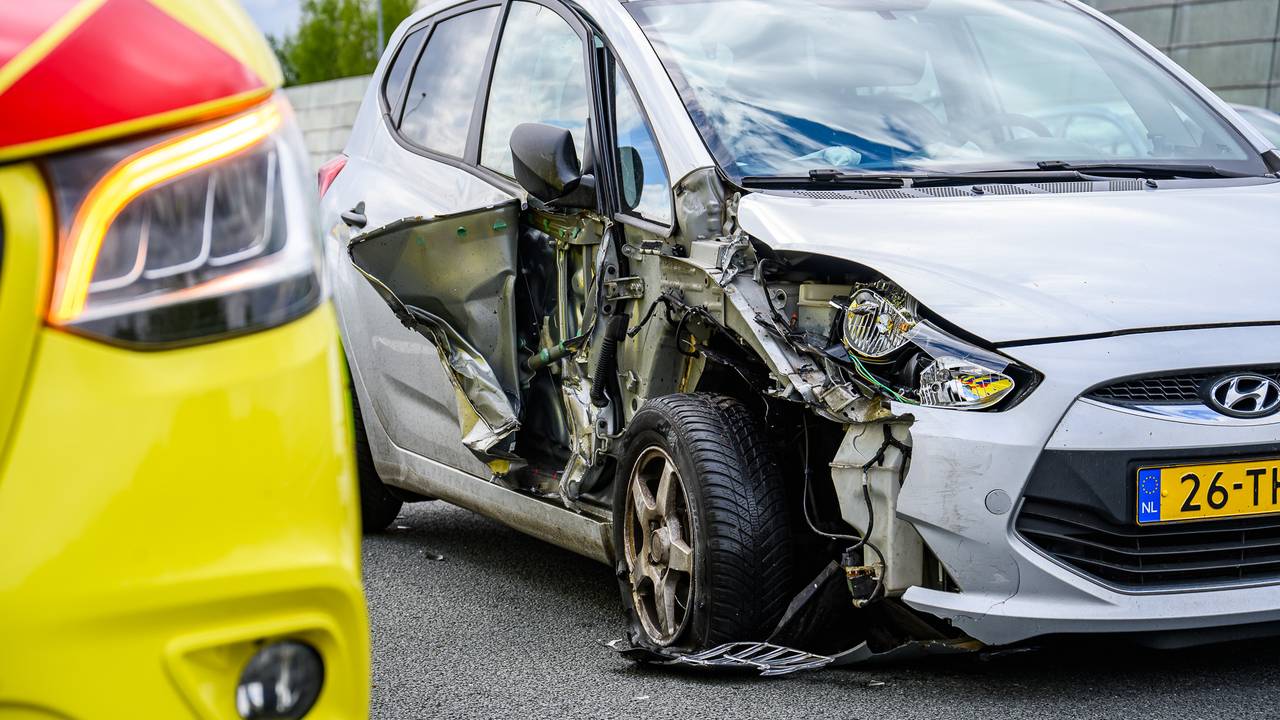Twee ongelukken veroorzaken chaos rond Breda, A16 weer open (foto: Tom van der Put / Persbureau Heitink).