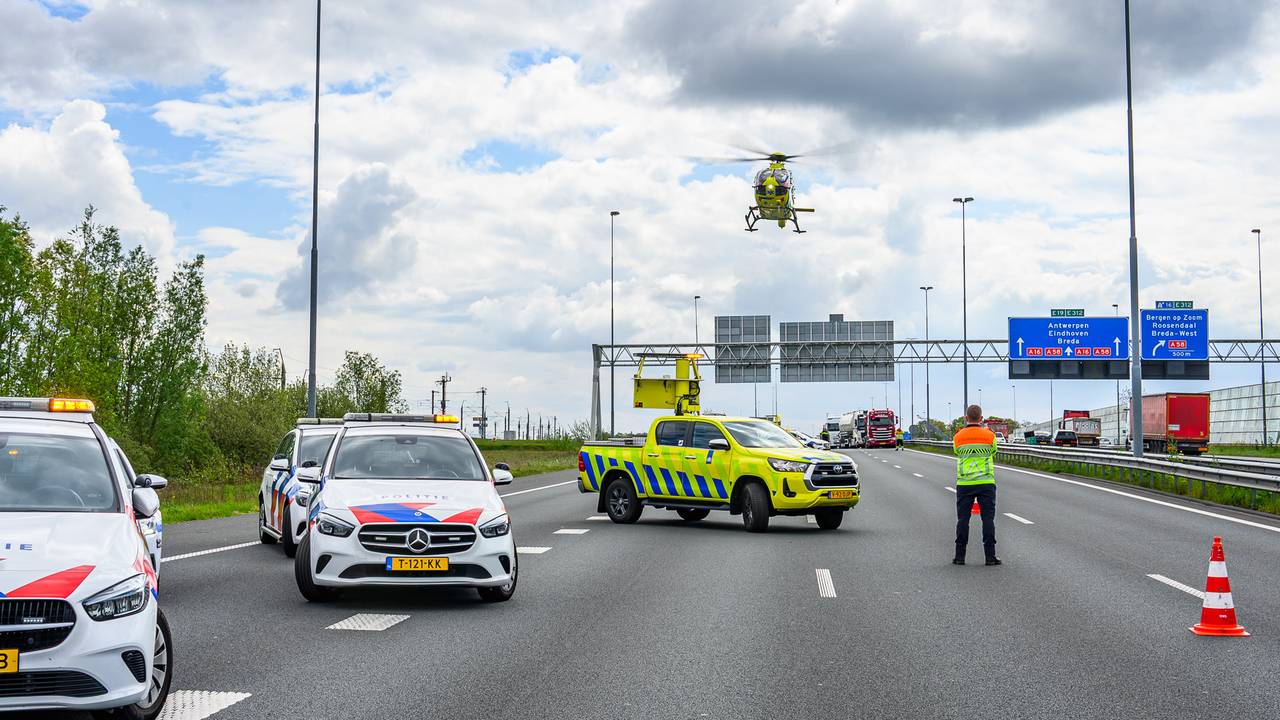 Twee ongelukken veroorzaken chaos rond Breda, A16 weer open (foto: Tom van der Put / Persbureau Heitink).