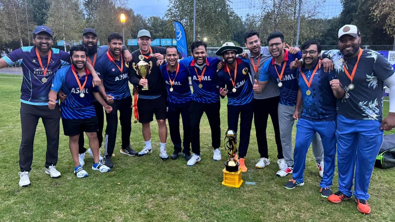 Het cricketteam dat nu traint bij voetbalclub Unitas '59.