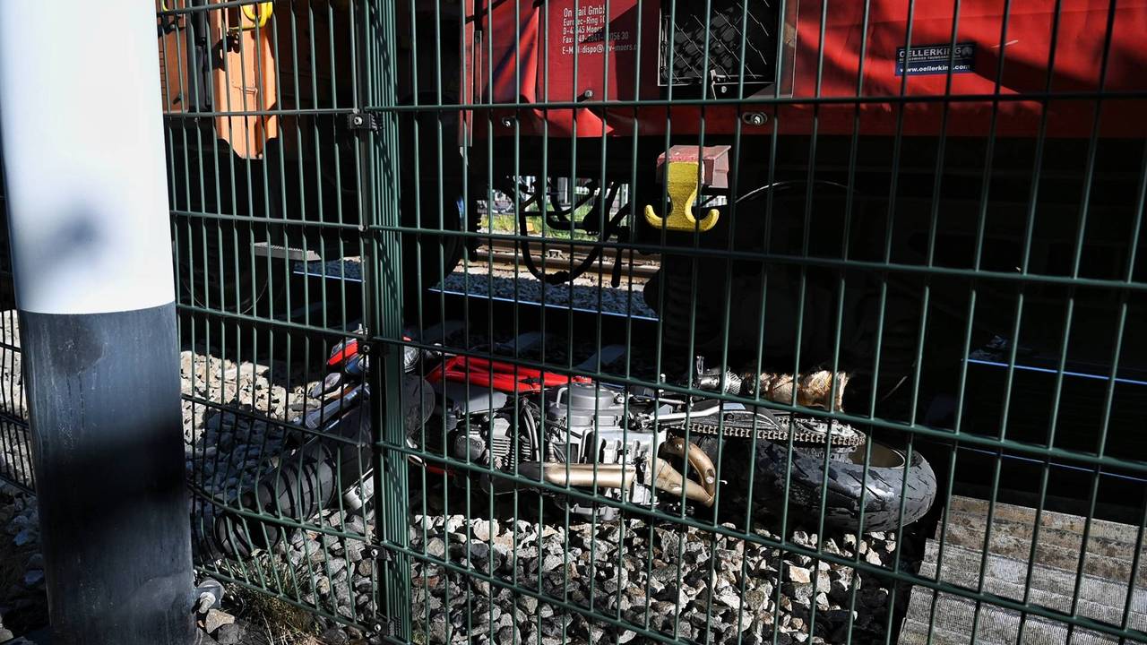 De motorrijder heeft een engeltje op zijn schouders gehad (foto: Toby de Kort/Persbureau Heitink).