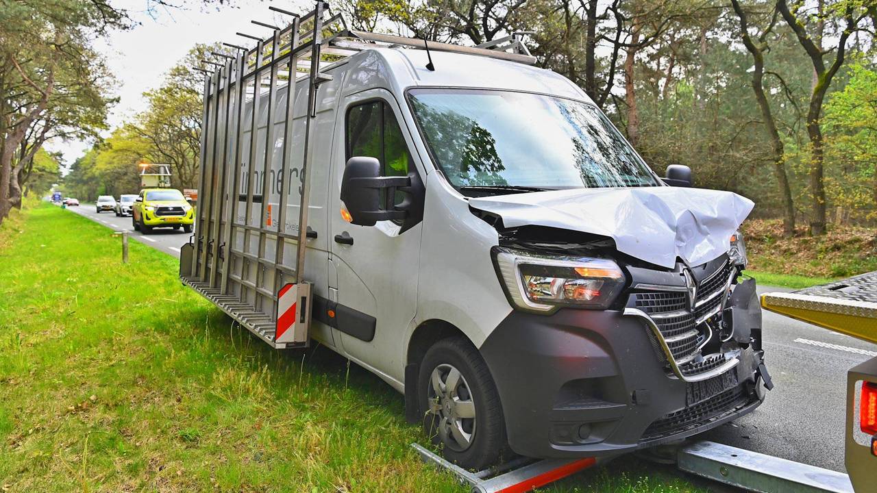 De voertuigen konden niet meer verder (foto: Rico Vogels / Persbureau Heitink).