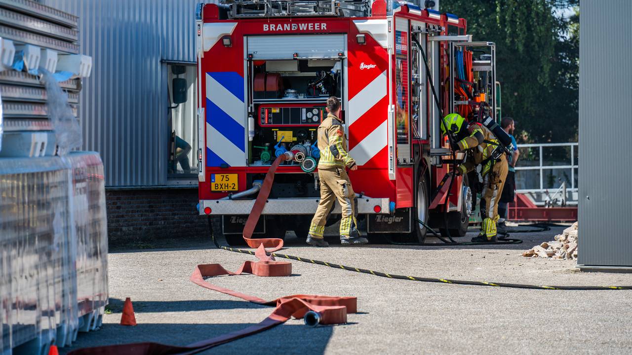 De brandweer had het vuur snel onder controle (foto: Tom van der Put).