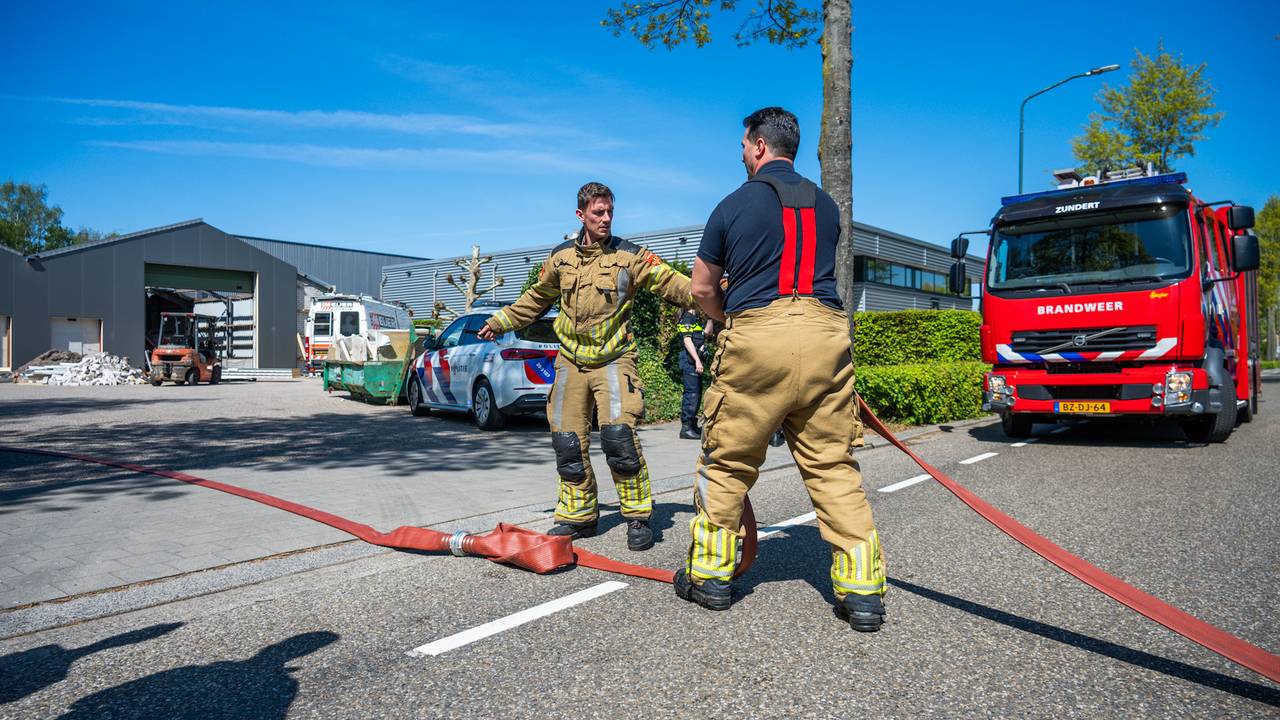 De brandweer had het vuur snel onder controle (foto: Tom van der Put).