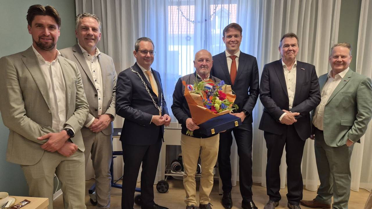 Lintjesregen in gemeente Woensdrecht (foto: gemeente Woensdrecht).