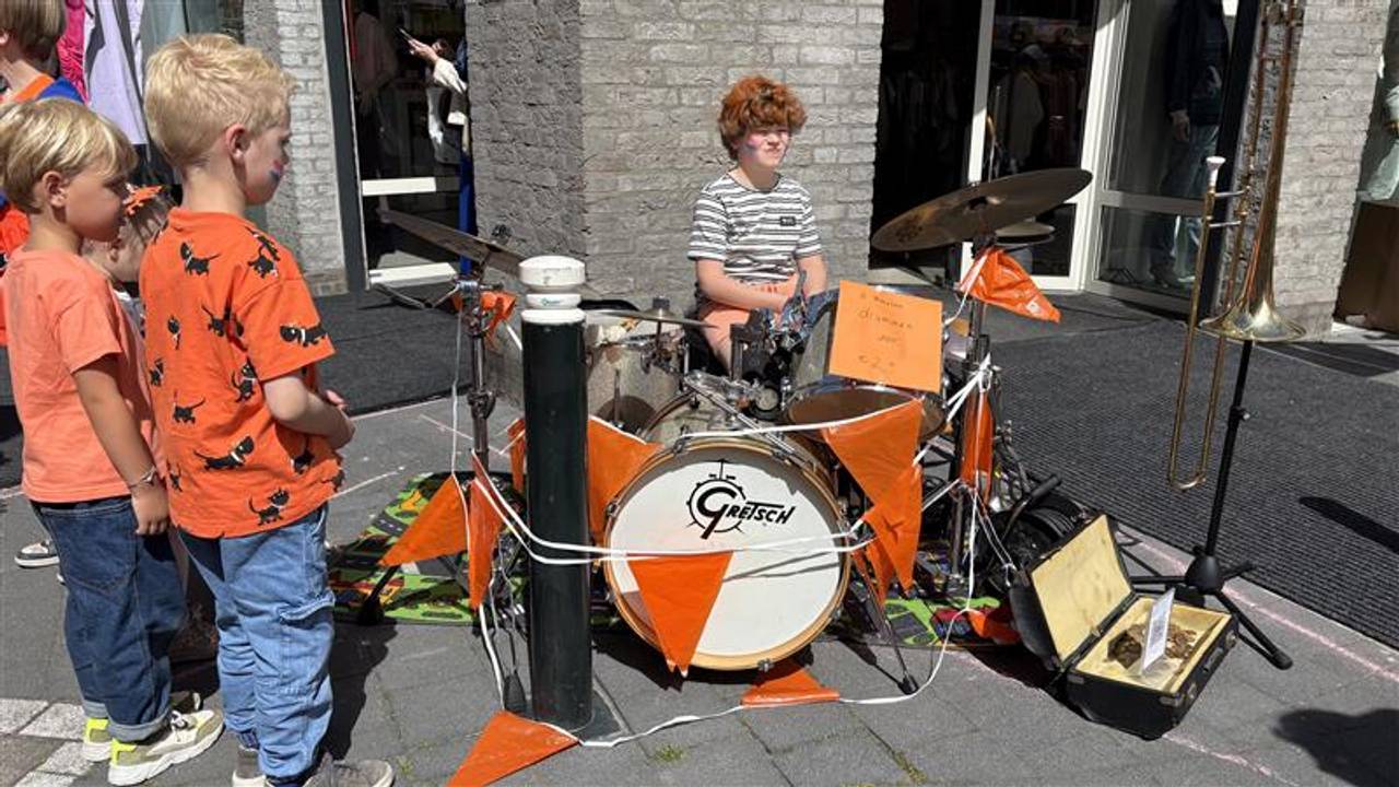 Tom achter zijn drums (foto: Ruud Ritzen).