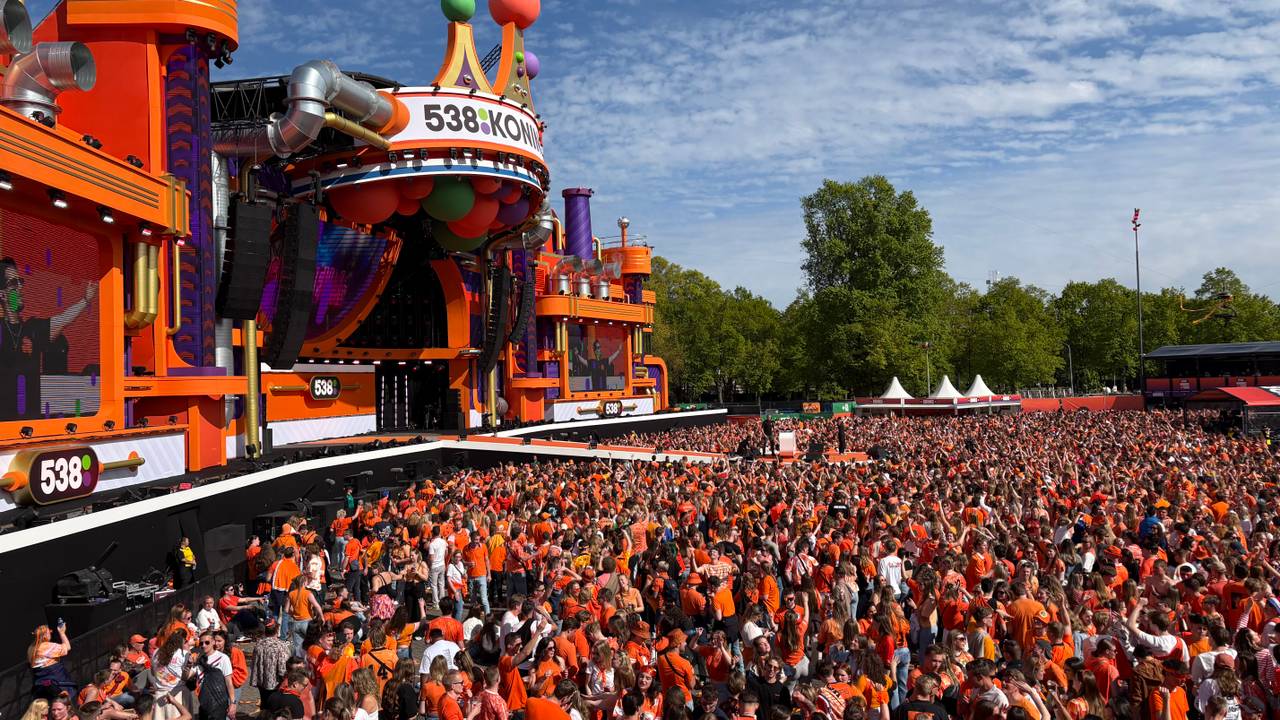 De sfeer zit er goed in op het Chasséveld (foto: Ruud Ritzen / Omroep Brabant).