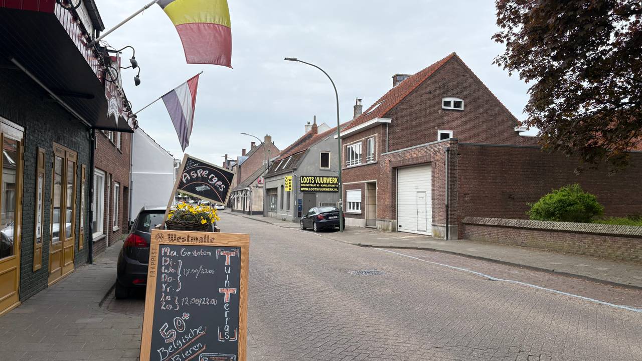 In Baarle-Hertog is het een doodnormale maandagavond (foto: Manon Snoeren / Omroep Brabant).